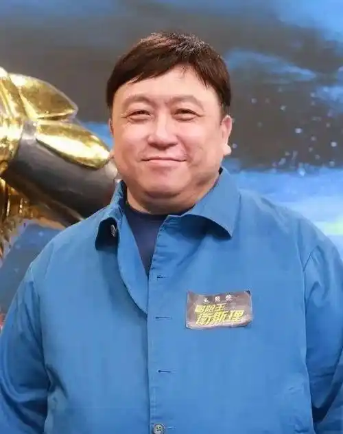 王晶爆假球言论引热议，体育赛场真相何在？